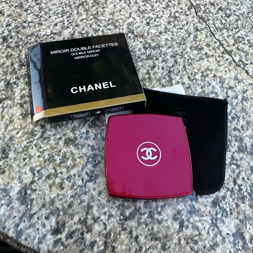 NIB Authentic Red Chanel Double Compact Mirror With Velvet Pouch Gorgeous